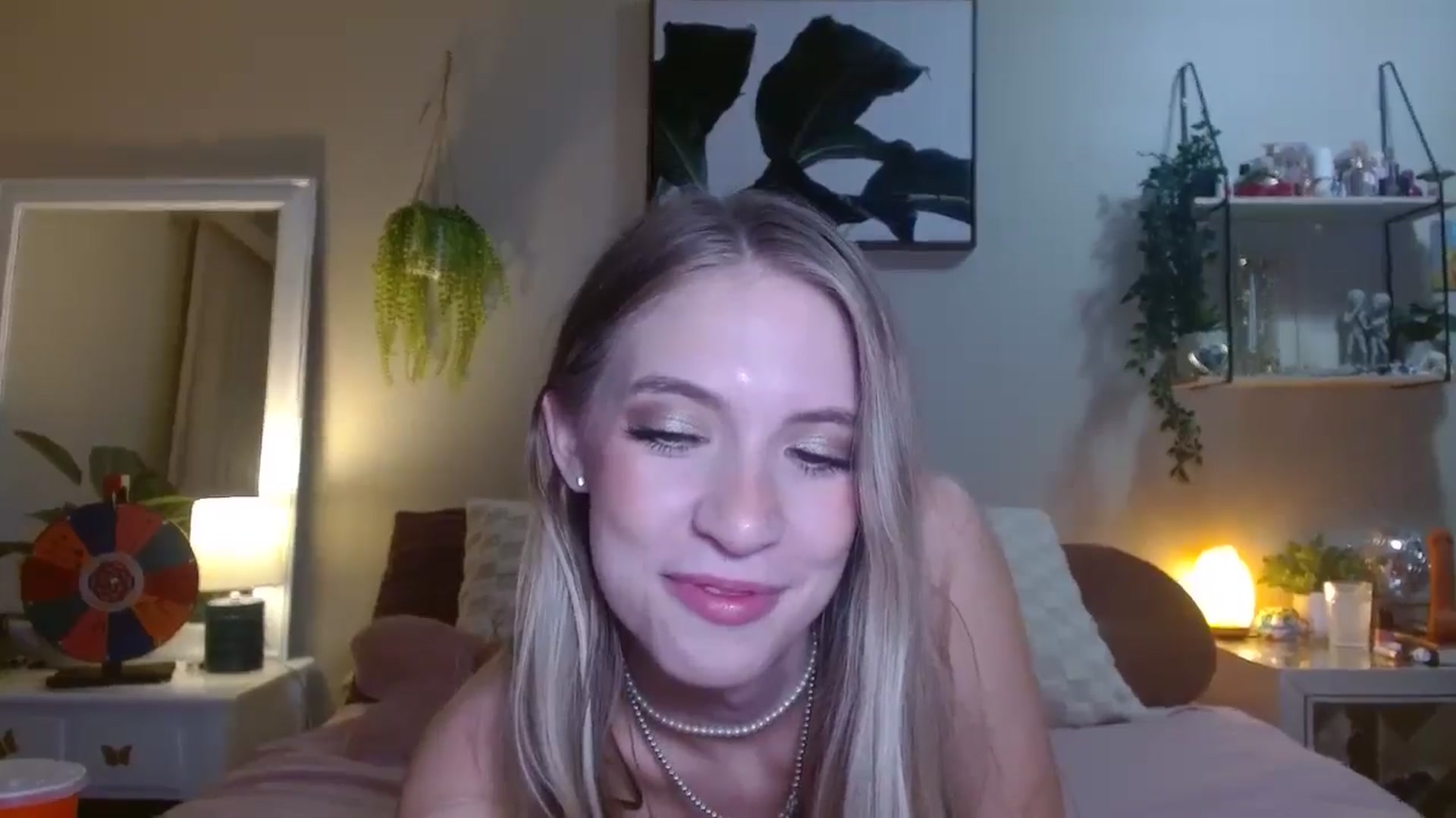 Gallery image thumbnail from Em_babyxx's myfreecams stream on, 10/17/2025, 07:04 image 8 of 20