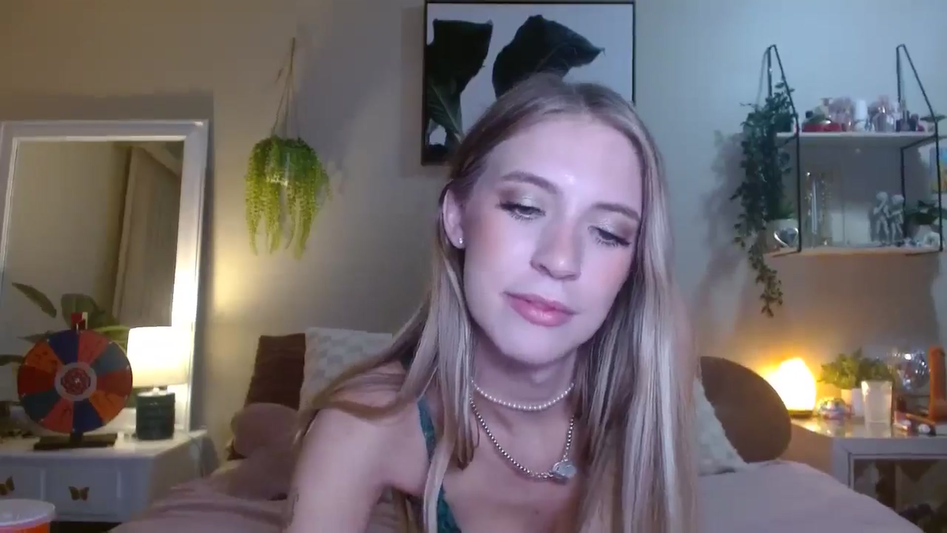 Gallery image thumbnail from Em_babyxx's myfreecams stream on, 10/17/2025, 07:04 image 19 of 20