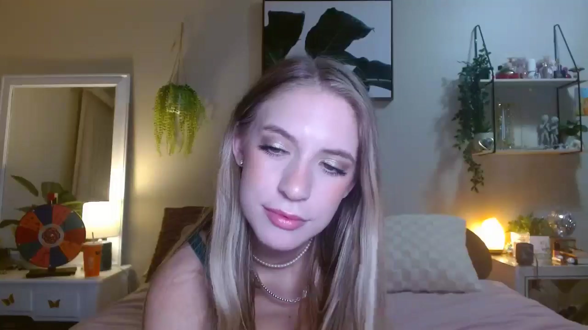 Gallery image thumbnail from Em_babyxx's myfreecams stream on, 10/17/2025, 07:32 image 20 of 20