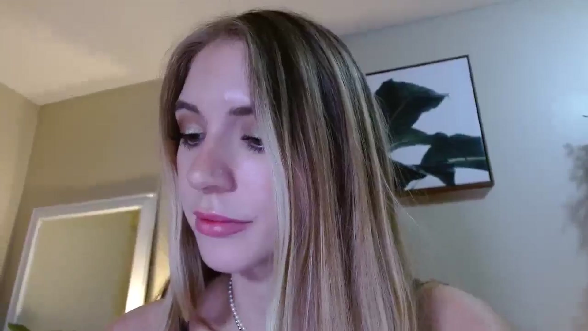 Gallery image thumbnail from Em_babyxx's myfreecams stream on, 10/19/2025, 09:30 image 5 of 20