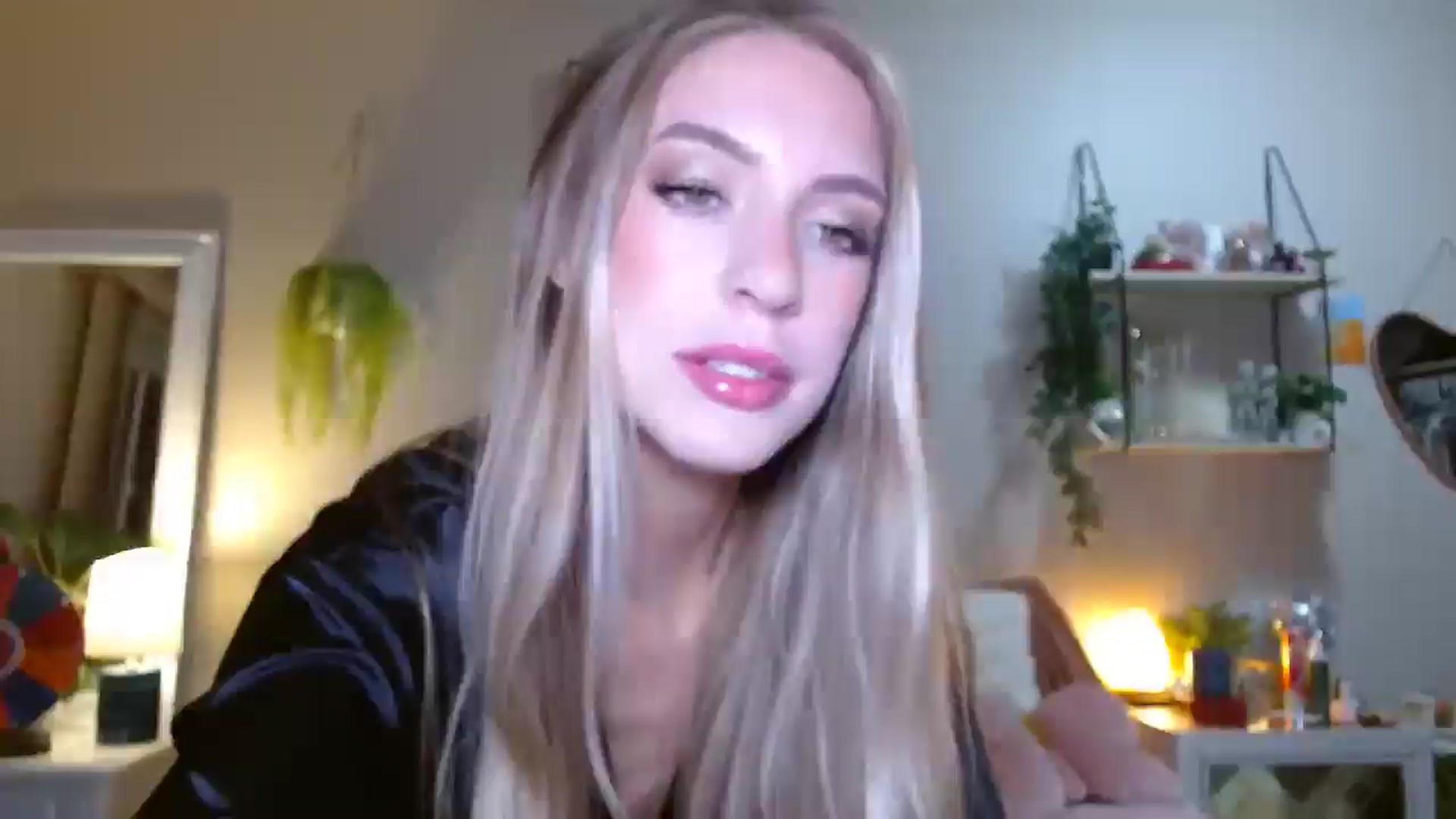 Gallery image thumbnail from Em_babyxx's myfreecams stream on, 11/06/2025, 07:35 image 1 of 20