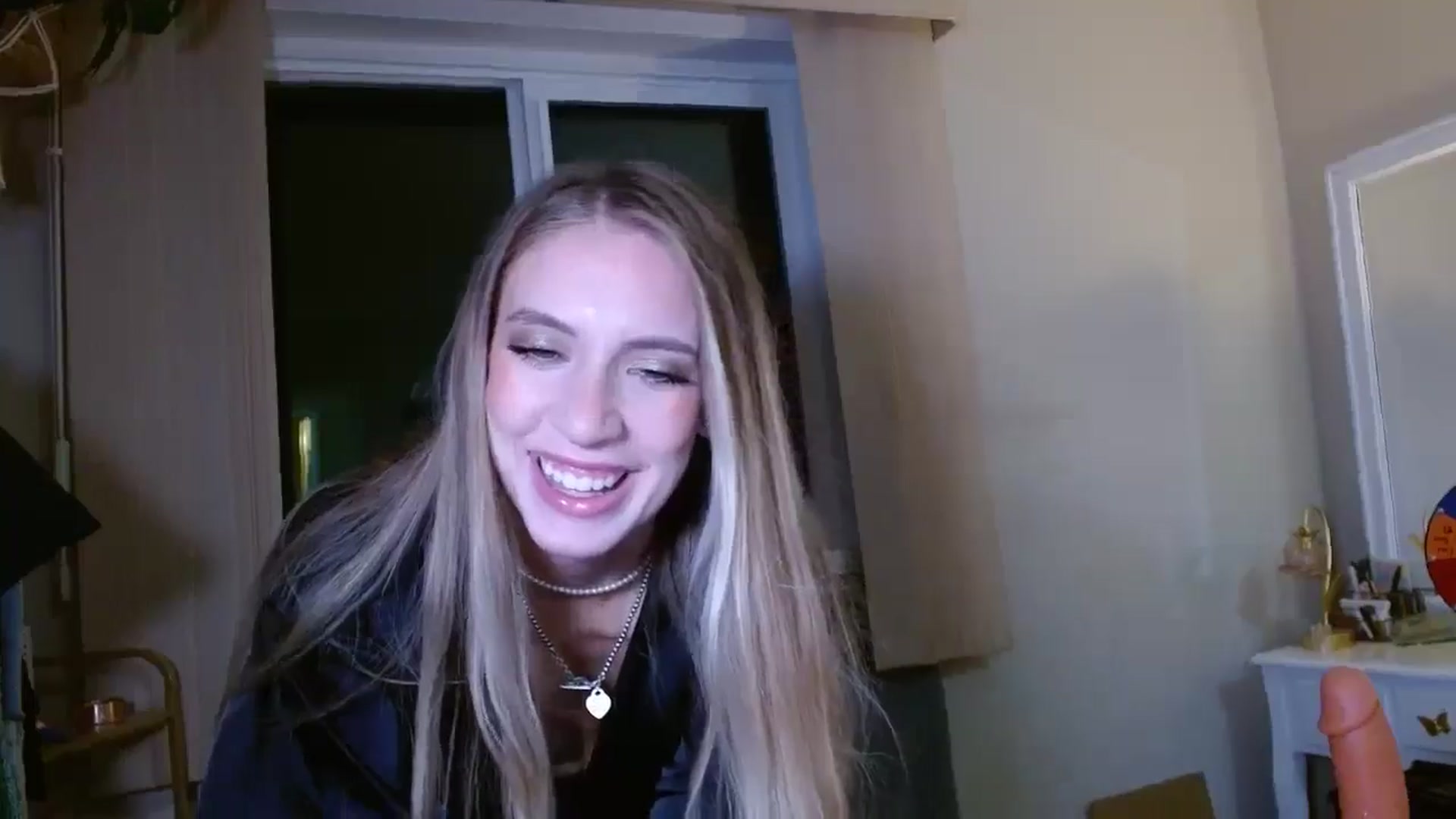 Gallery image thumbnail from Em_babyxx's myfreecams stream on, 11/06/2025, 07:35 image 15 of 20