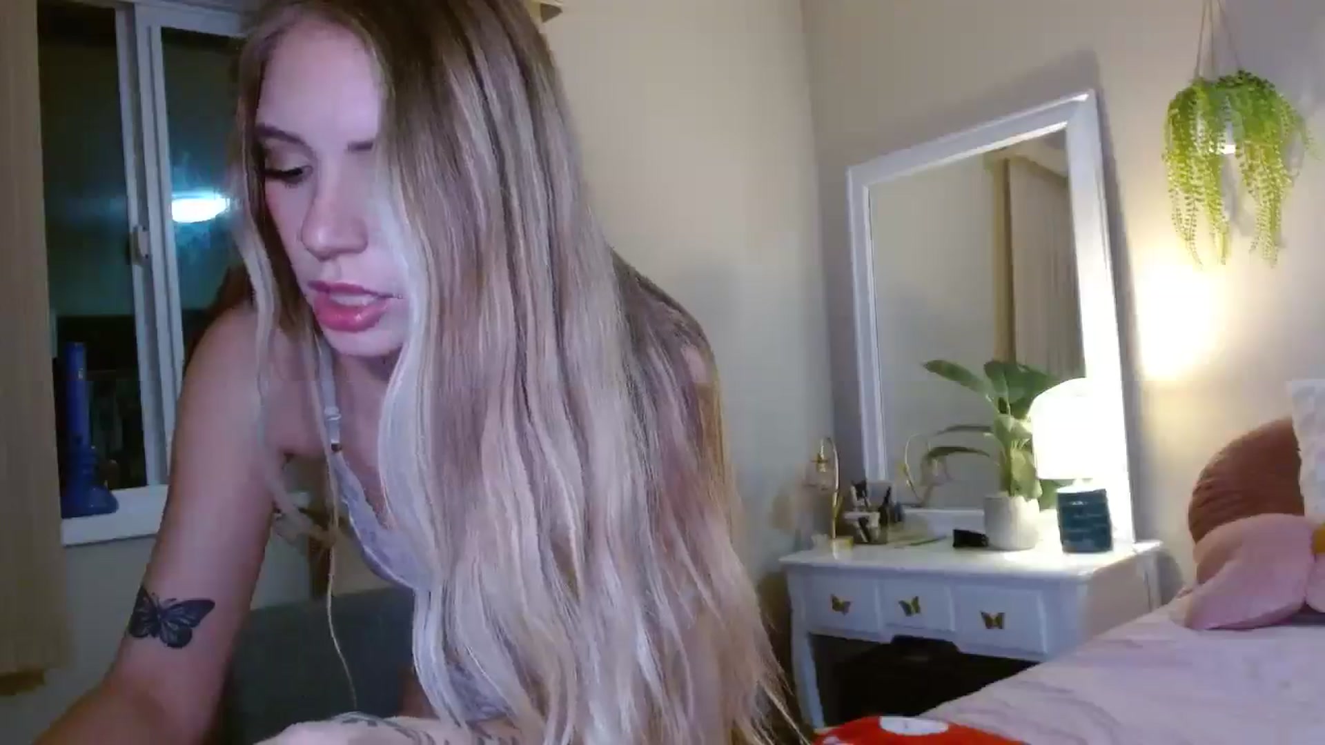 Gallery image thumbnail from Em_babyxx's myfreecams stream on, 11/14/2025, 09:15 image 10 of 20