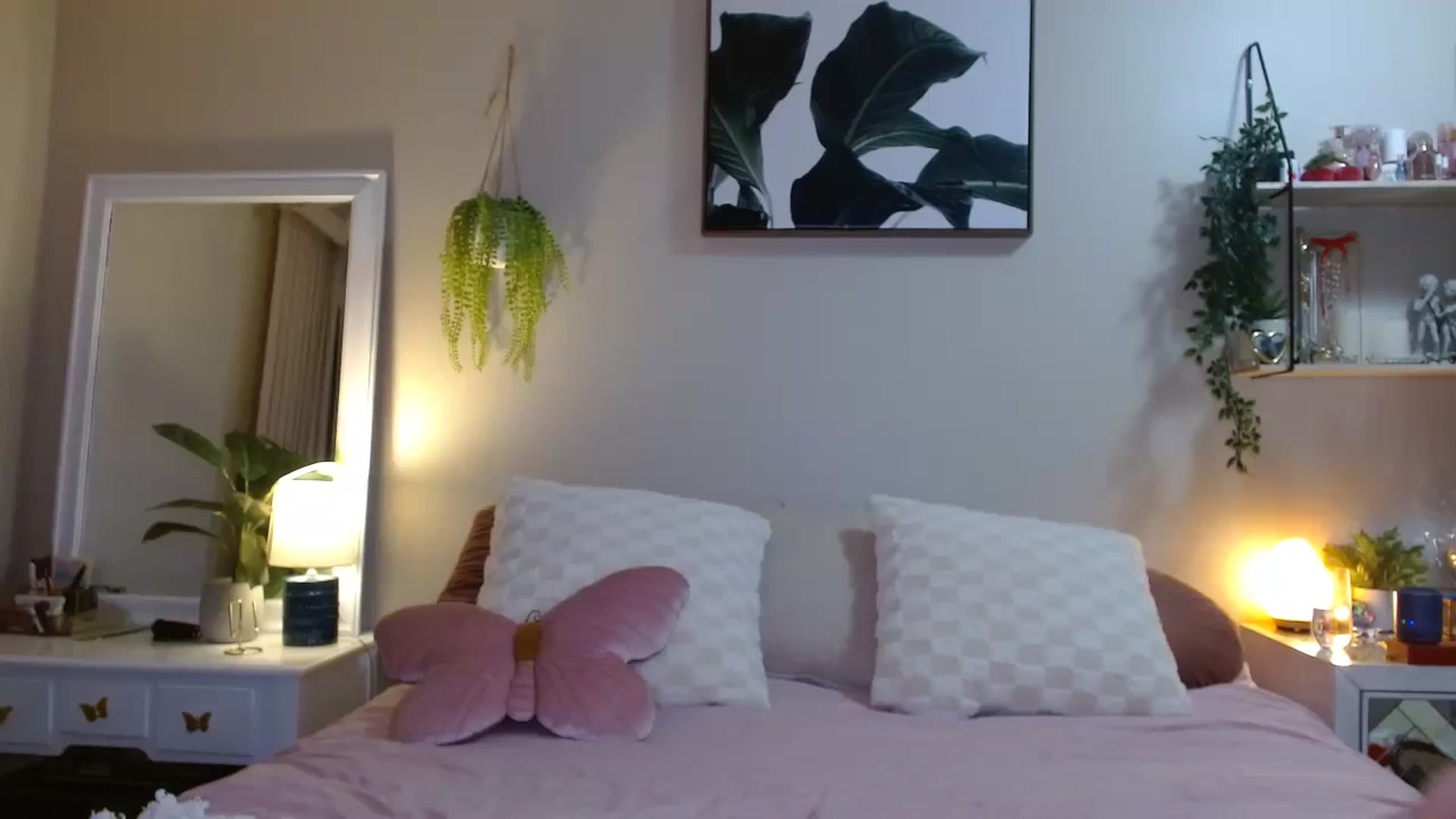 Gallery image thumbnail from Em_babyxx's myfreecams stream on, 11/18/2025, 08:15 image 2 of 20