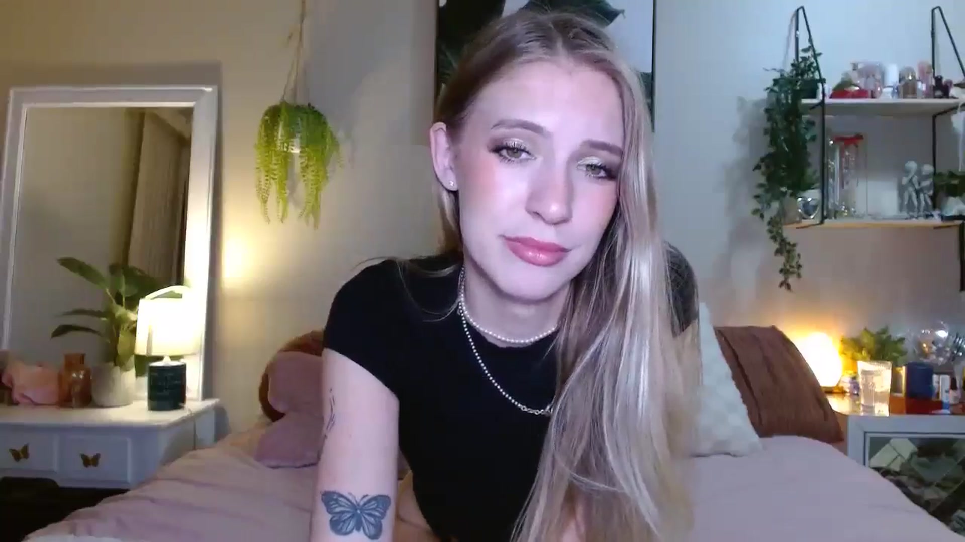 Gallery image thumbnail from Em_babyxx's myfreecams stream on, 11/22/2025, 07:41 image 14 of 20