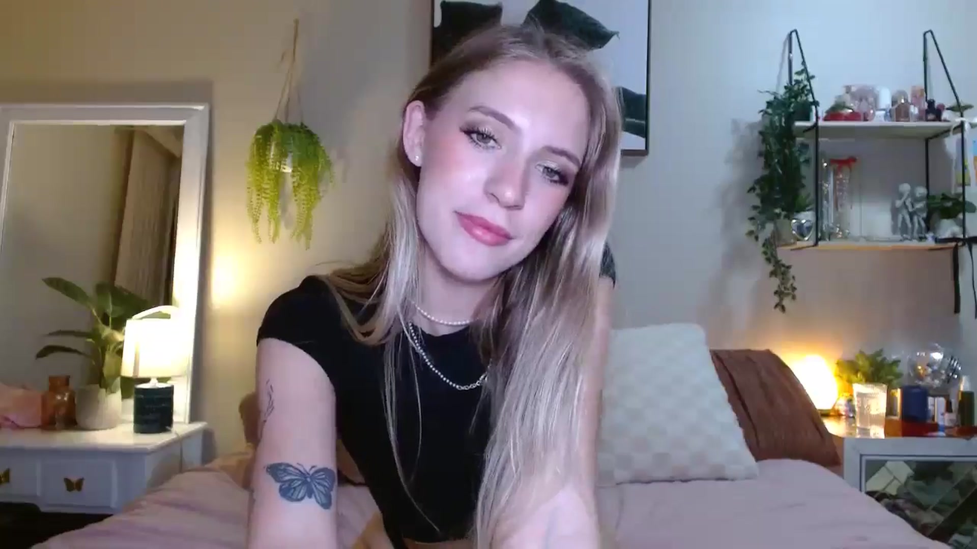Gallery image thumbnail from Em_babyxx's myfreecams stream on, 11/22/2025, 07:41 image 19 of 20