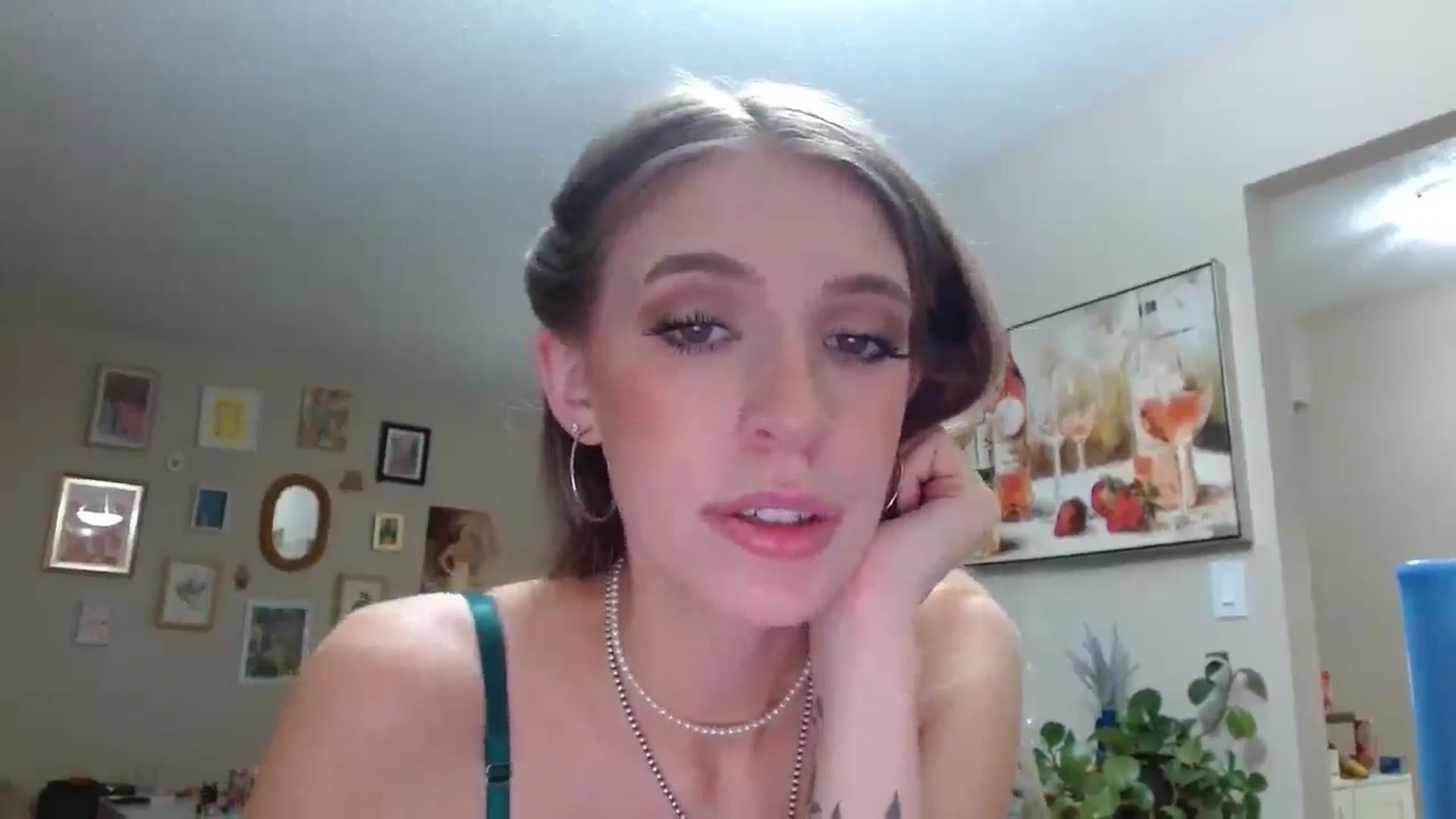 Gallery image thumbnail from Em_babyxx's myfreecams stream on, 12/04/2025, 09:43 image 5 of 20