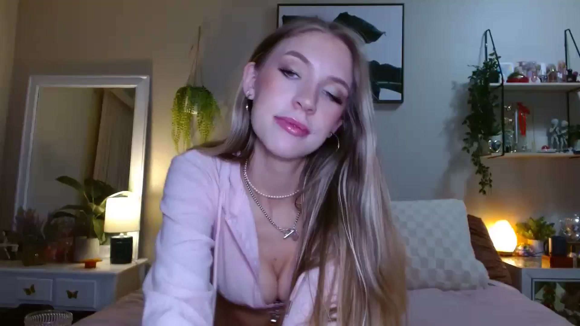 Gallery image thumbnail from Em_babyxx's myfreecams stream on, 12/09/2025, 08:52 image 12 of 20