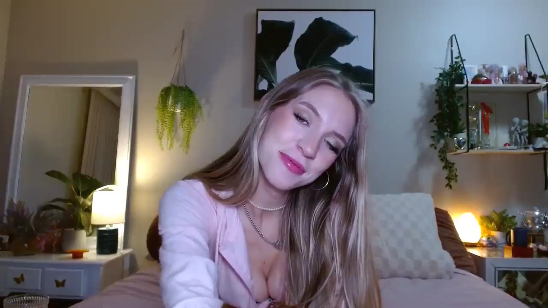 Gallery image thumbnail from Em_babyxx's myfreecams stream on, 12/09/2025, 08:52 image 5 of 20