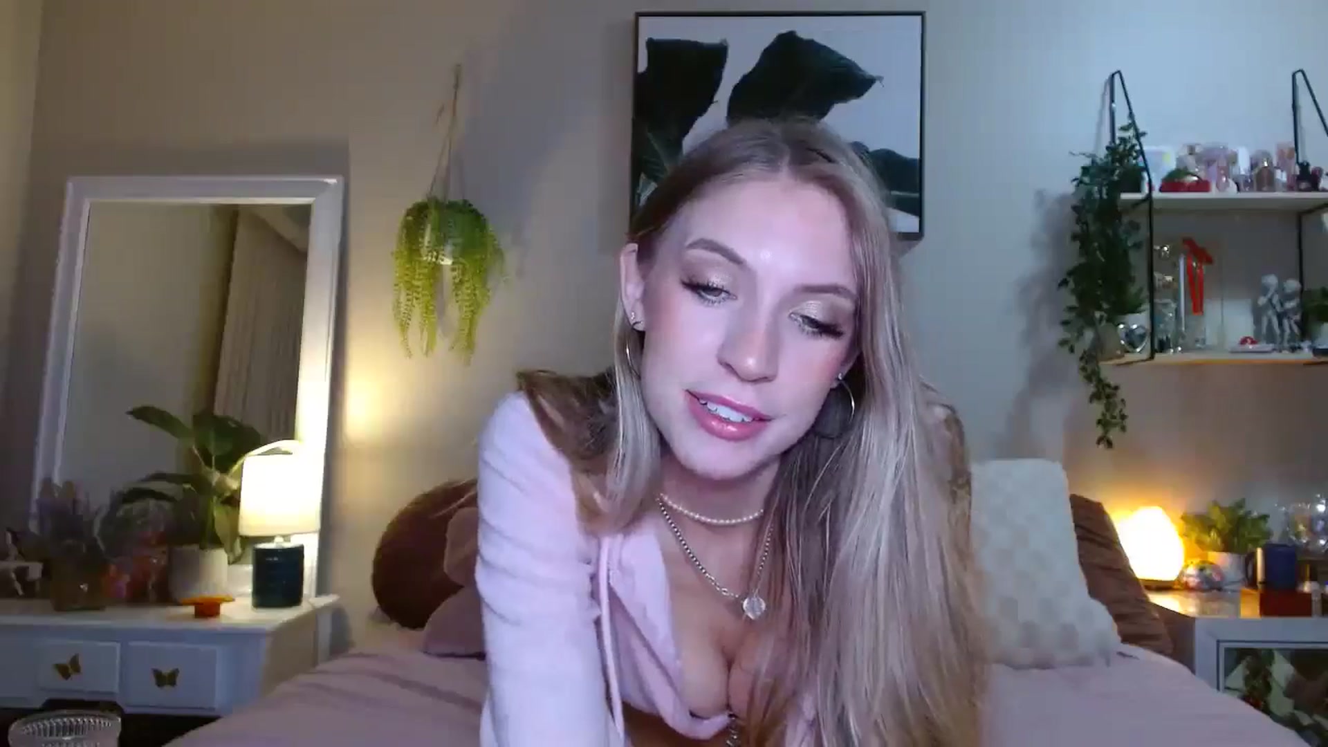 Gallery image thumbnail from Em_babyxx's myfreecams stream on, 12/09/2025, 08:52 image 14 of 20