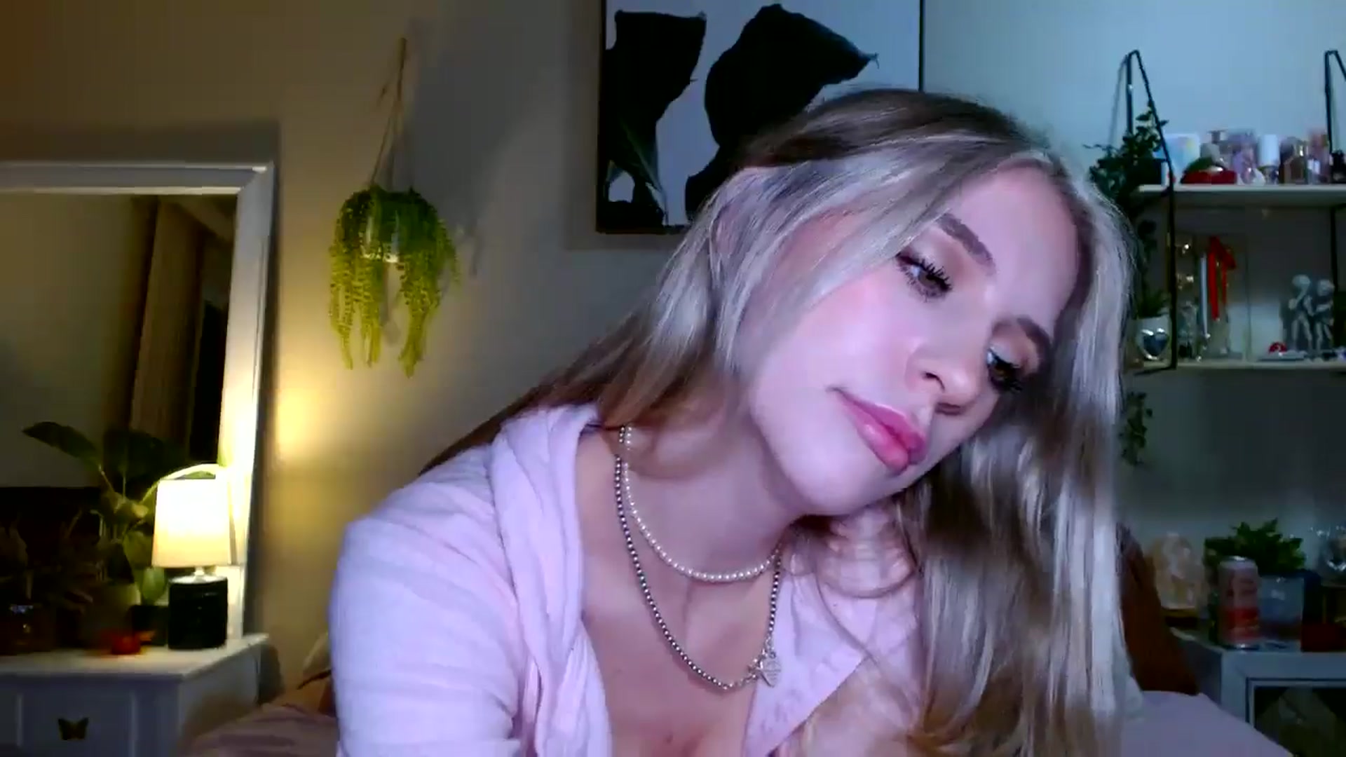 Gallery image thumbnail from Em_babyxx's myfreecams stream on, 01/06/2026, 09:07 image 2 of 20