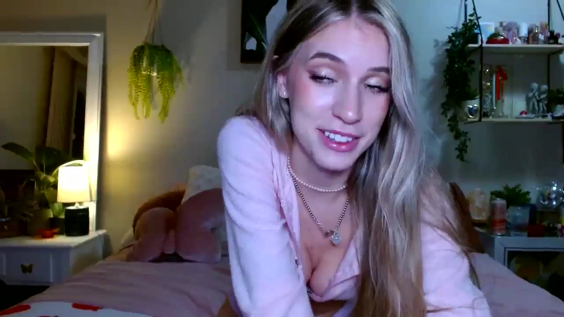 Gallery image thumbnail from Em_babyxx's myfreecams stream on, 01/06/2026, 09:07 image 19 of 20