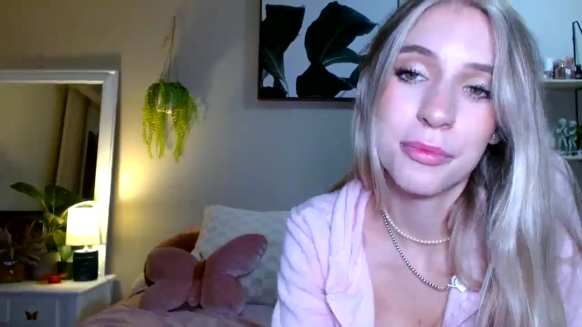 Gallery image thumbnail from Em_babyxx's myfreecams stream on, 01/06/2026, 09:07 image 4 of 20
