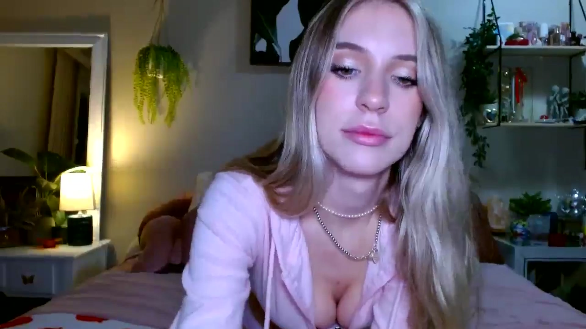 Gallery image thumbnail from Em_babyxx's myfreecams stream on, 01/06/2026, 09:07 image 14 of 20