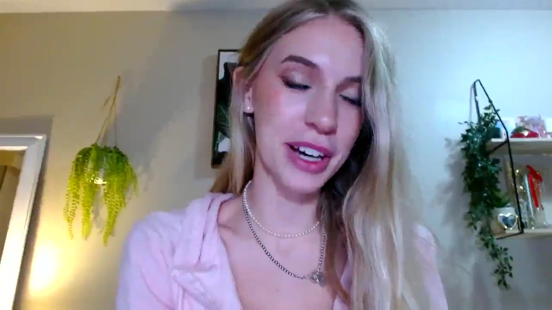Gallery image thumbnail from Em_babyxx's myfreecams stream on, 01/06/2026, 09:07 image 5 of 20