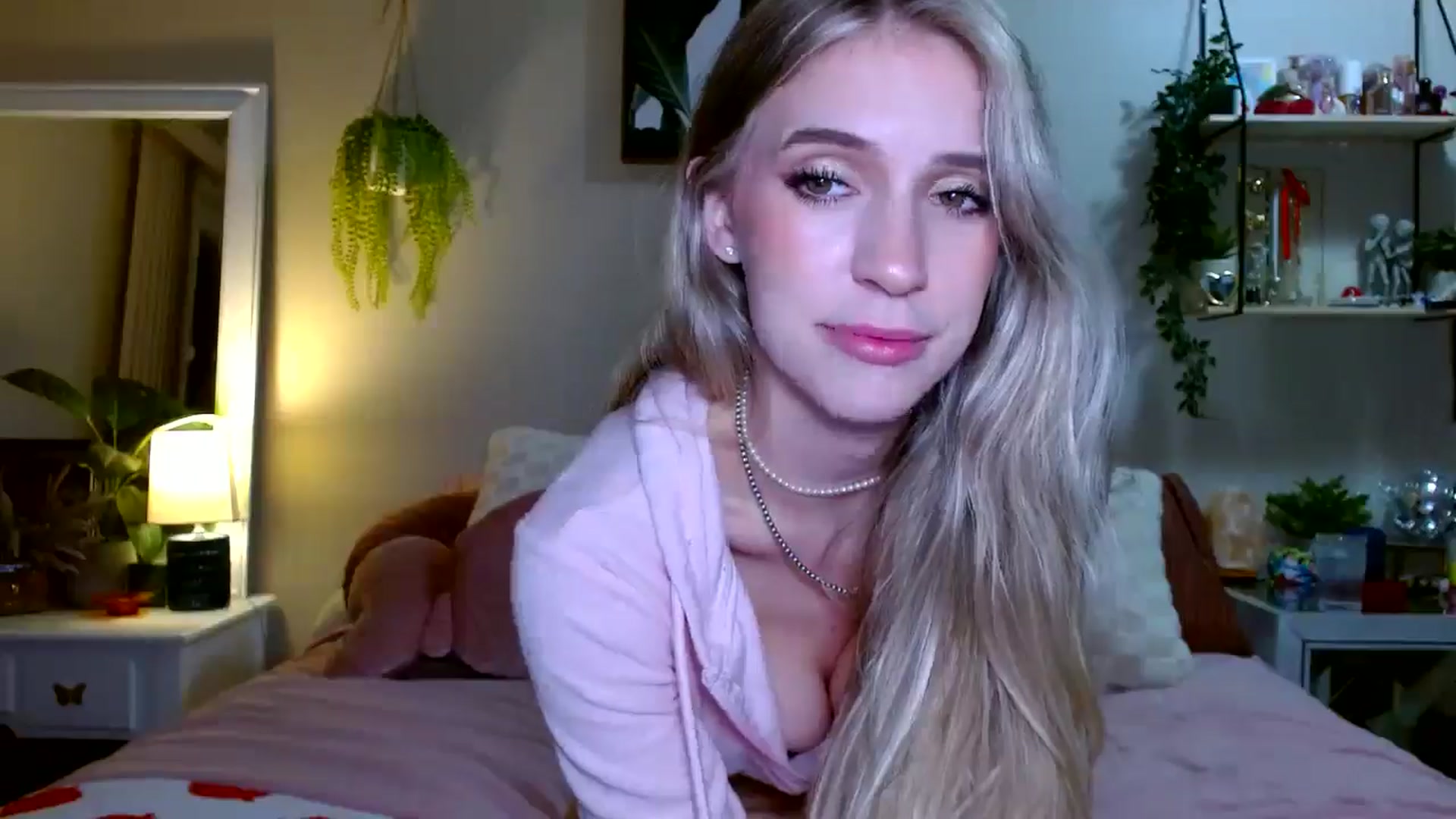Gallery image thumbnail from Em_babyxx's myfreecams stream on, 01/06/2026, 09:07 image 16 of 20