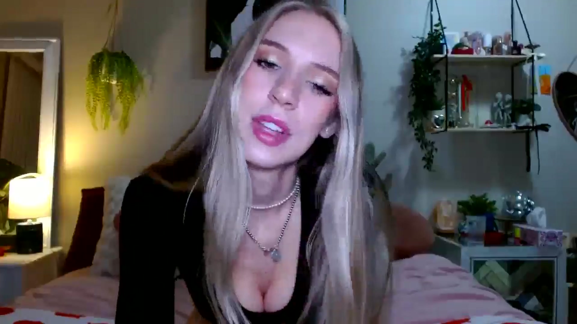 Gallery image thumbnail from Em_babyxx's myfreecams stream on, 01/07/2026, 09:43 image 11 of 20