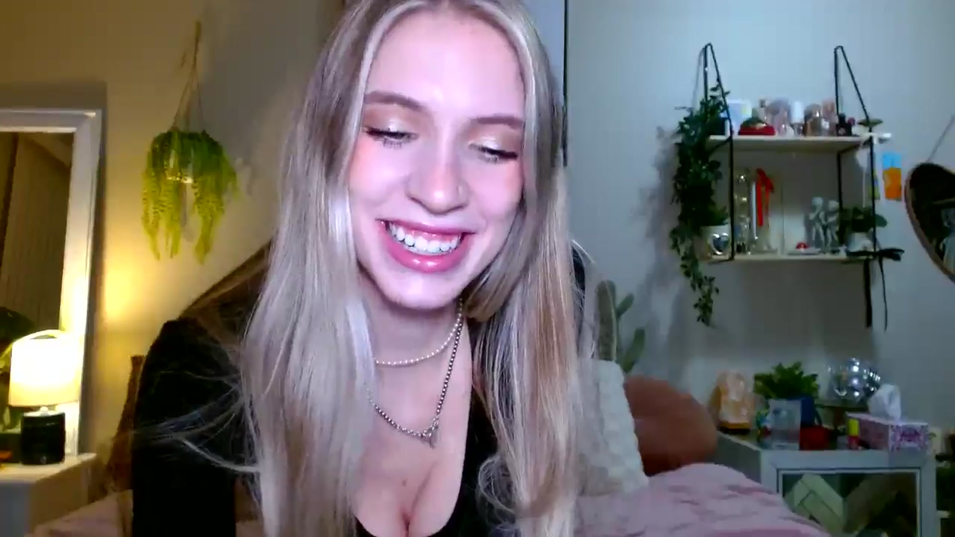 Gallery image thumbnail from Em_babyxx's myfreecams stream on, 01/07/2026, 09:43 image 14 of 20