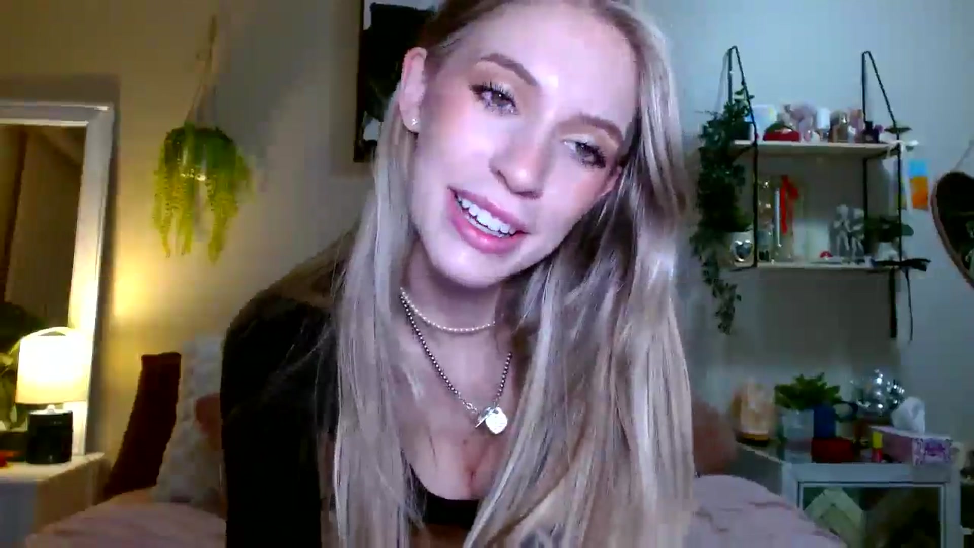 Gallery image thumbnail from Em_babyxx's myfreecams stream on, 01/07/2026, 09:43 image 20 of 20