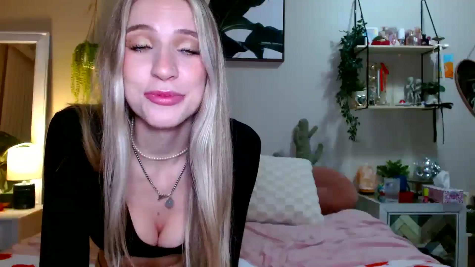 Gallery image thumbnail from Em_babyxx's myfreecams stream on, 01/07/2026, 09:43 image 10 of 20