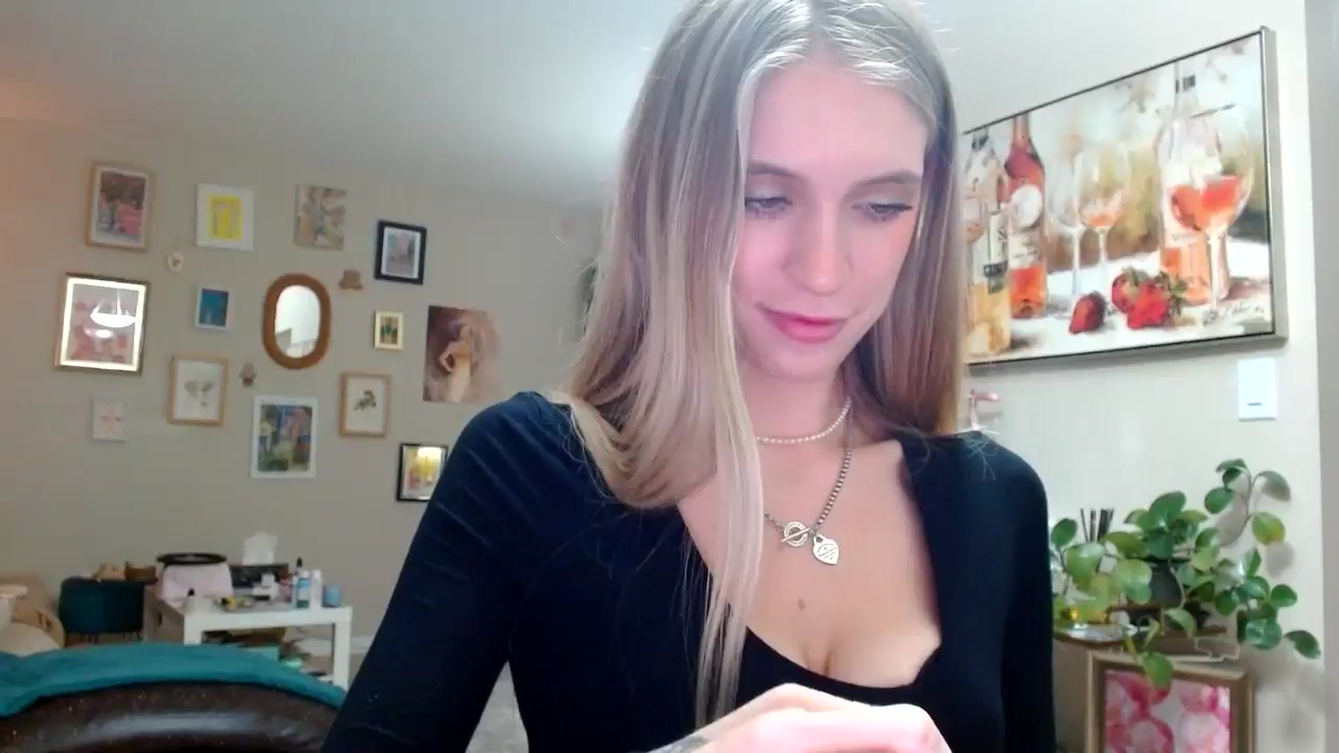 Gallery image thumbnail from Em_babyxx's myfreecams stream on, 01/07/2026, 09:43 image 18 of 20