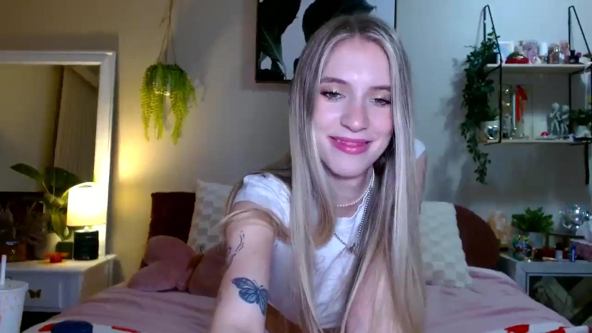 Gallery image thumbnail from Em_babyxx's myfreecams stream on, 01/08/2026, 08:22 image 7 of 20