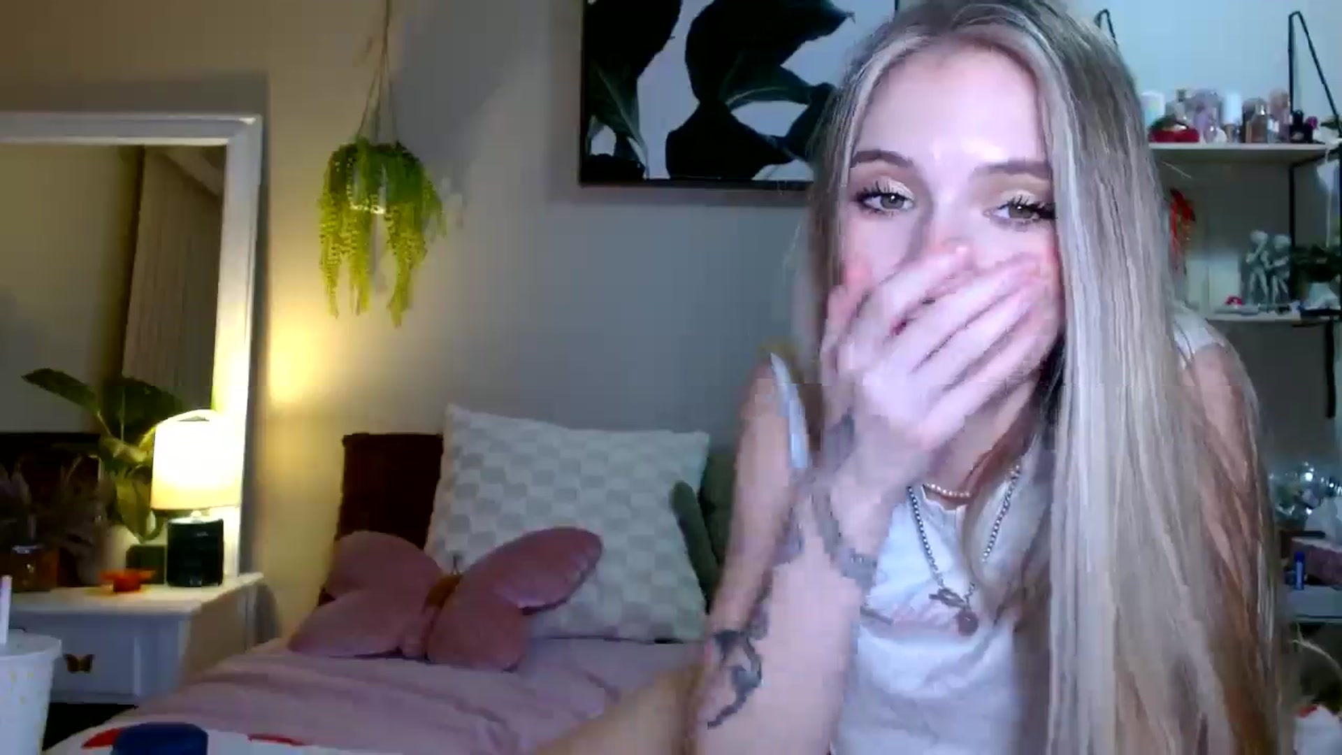 Gallery image thumbnail from Em_babyxx's myfreecams stream on, 01/08/2026, 08:22 image 11 of 20