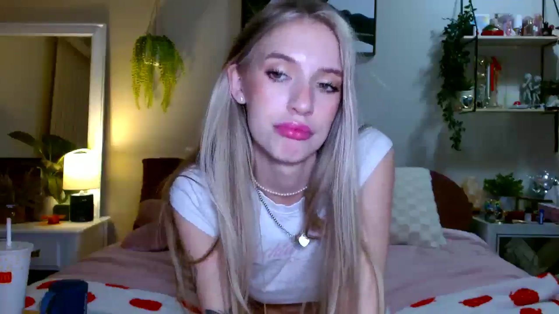 Gallery image thumbnail from Em_babyxx's myfreecams stream on, 01/08/2026, 09:03 image 3 of 20