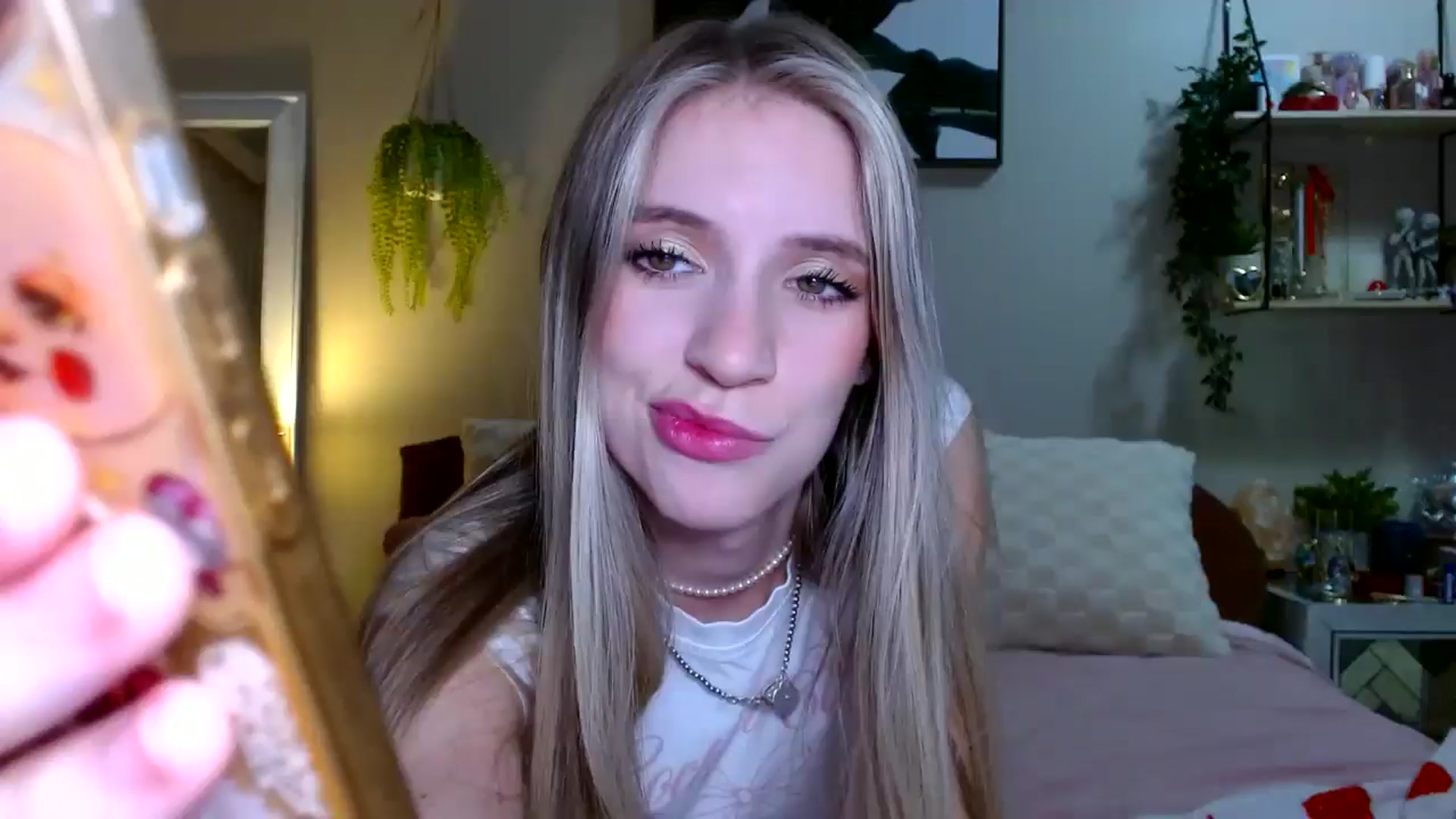 Gallery image thumbnail from Em_babyxx's myfreecams stream on, 01/08/2026, 11:12 image 14 of 20