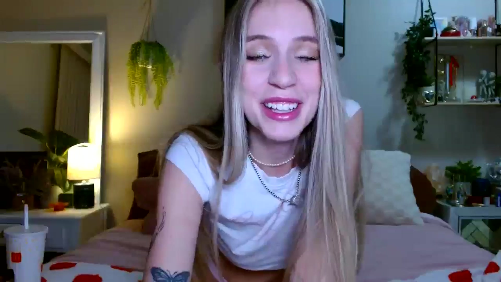 Gallery image thumbnail from Em_babyxx's myfreecams stream on, 01/08/2026, 11:12 image 15 of 20