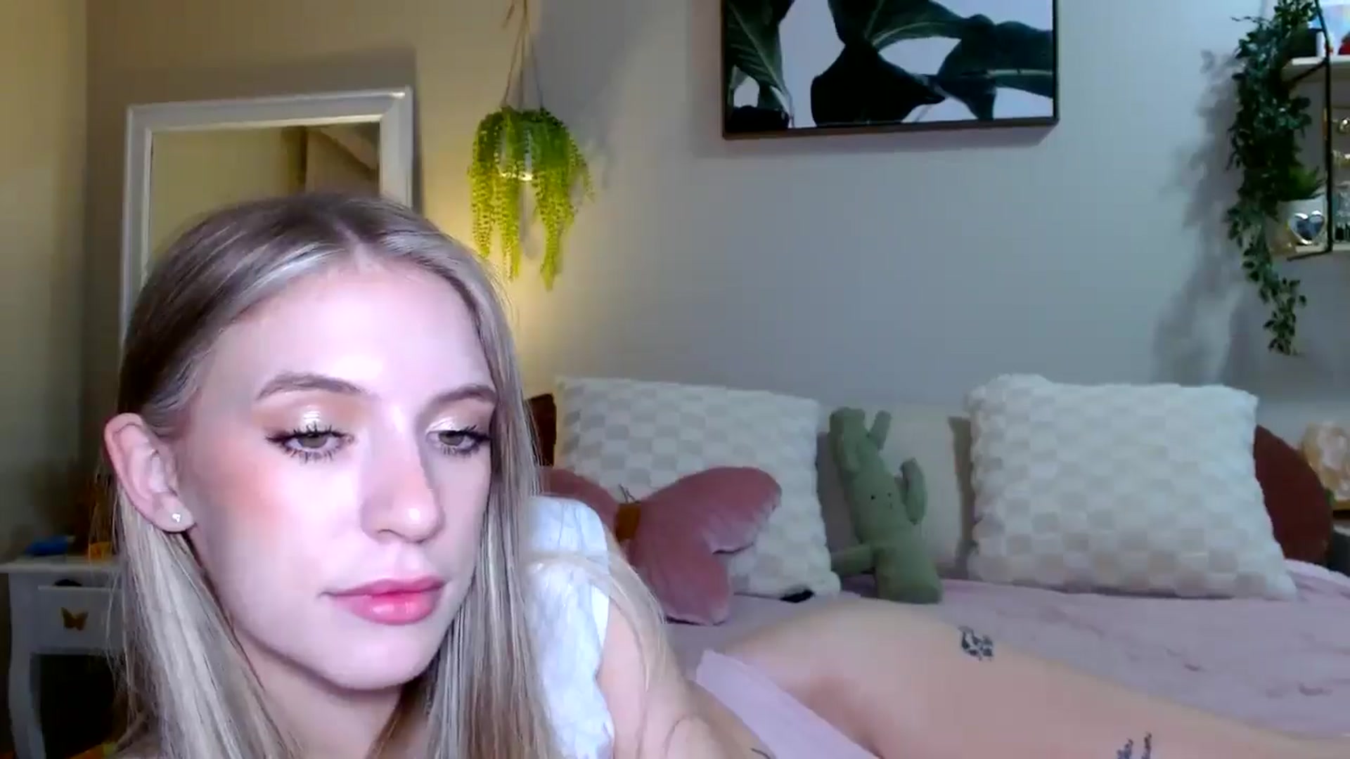Gallery image thumbnail from Em_babyxx's myfreecams stream on, 01/08/2026, 11:12 image 5 of 20