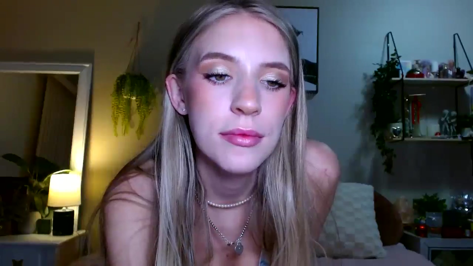 Gallery image thumbnail from Em_babyxx's myfreecams stream on, 01/09/2026, 09:40 image 20 of 20