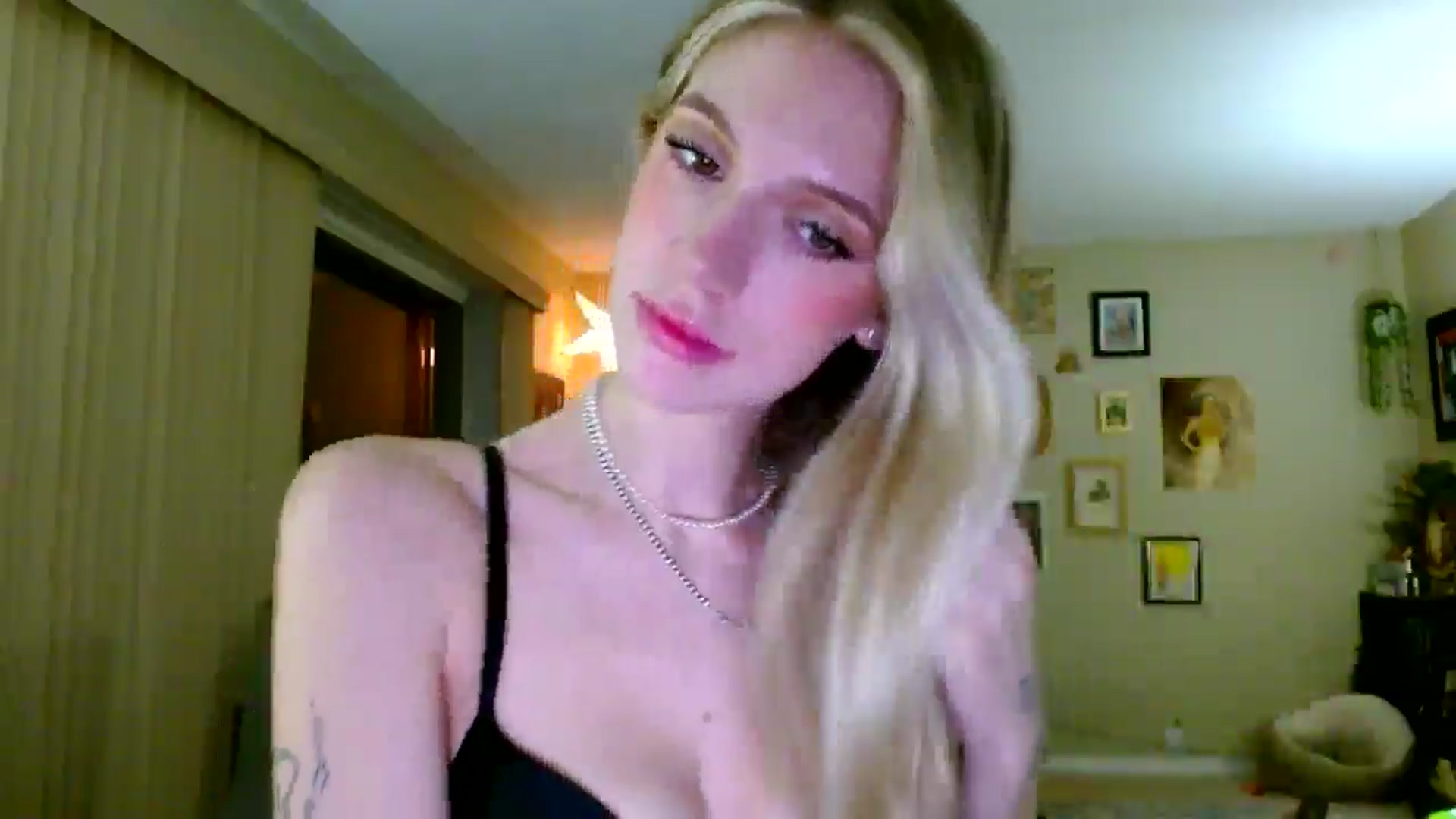 Gallery image thumbnail from Em_babyxx's myfreecams stream on, 01/10/2026, 10:31 image 14 of 20