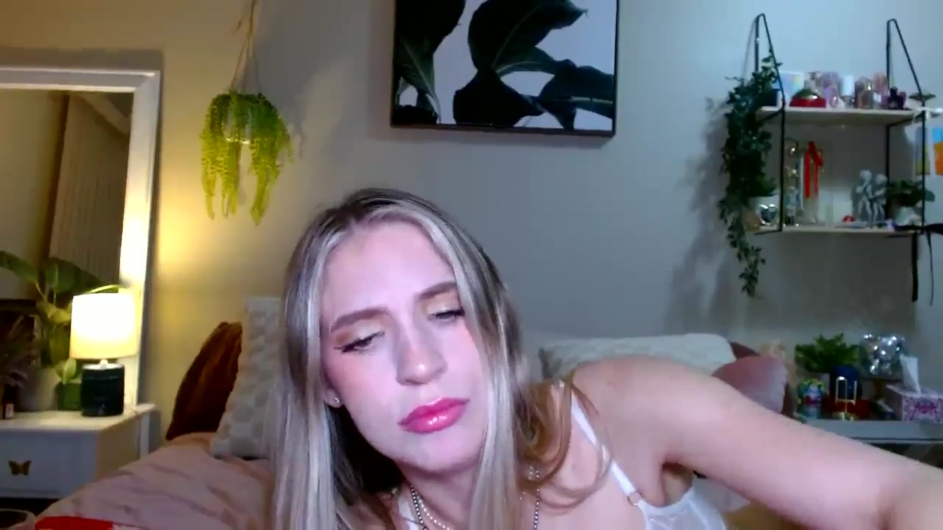 Gallery image thumbnail from Em_babyxx's myfreecams stream on, 01/11/2026, 10:42 image 8 of 20