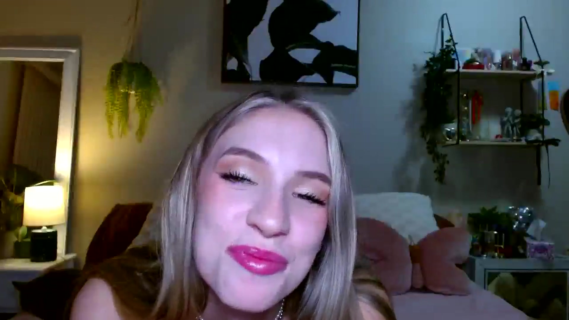 Gallery image thumbnail from Em_babyxx's myfreecams stream on, 01/11/2026, 12:07 image 10 of 20