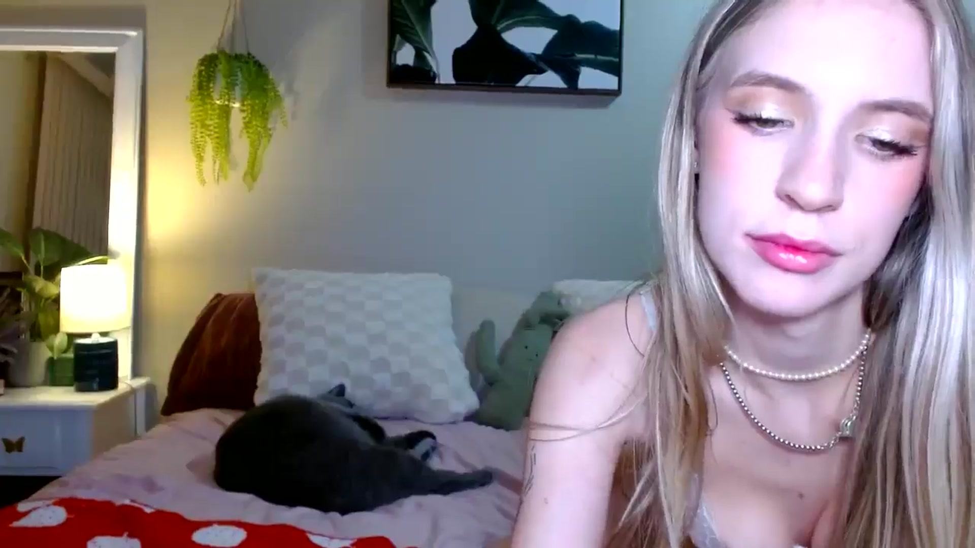 Gallery image thumbnail from Em_babyxx's myfreecams stream on, 01/11/2026, 12:56 image 15 of 20