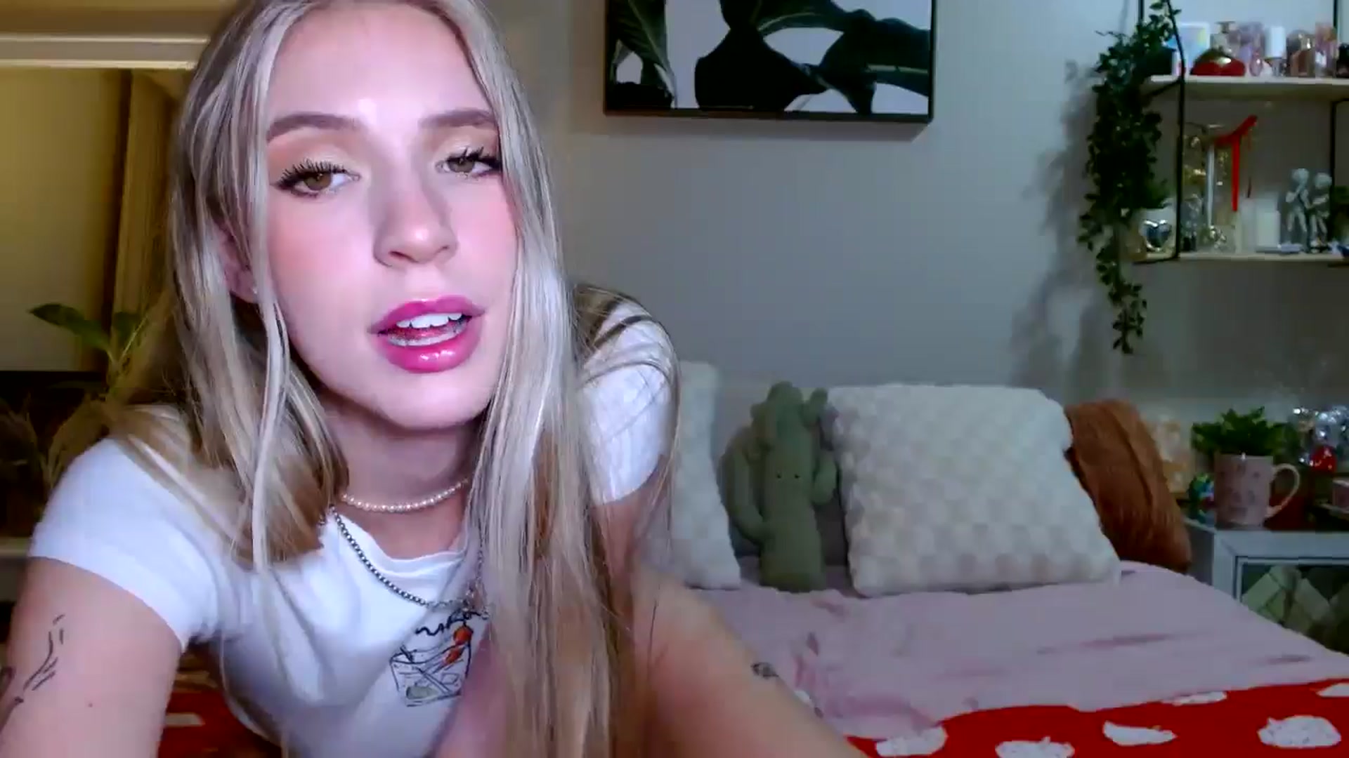 Gallery image thumbnail from Em_babyxx's myfreecams stream on, 01/12/2026, 08:32 image 15 of 20