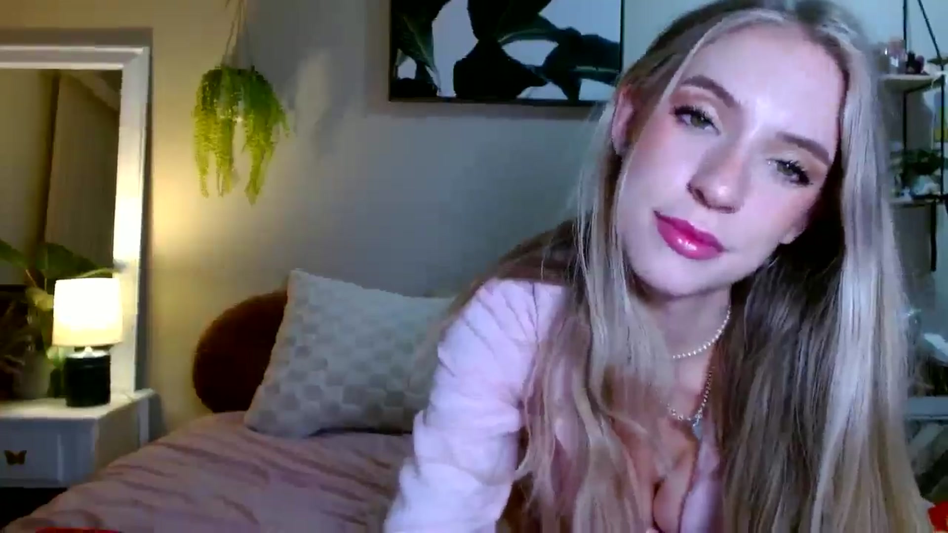 Gallery image thumbnail from Em_babyxx's myfreecams stream on, 01/13/2026, 11:45 image 14 of 20