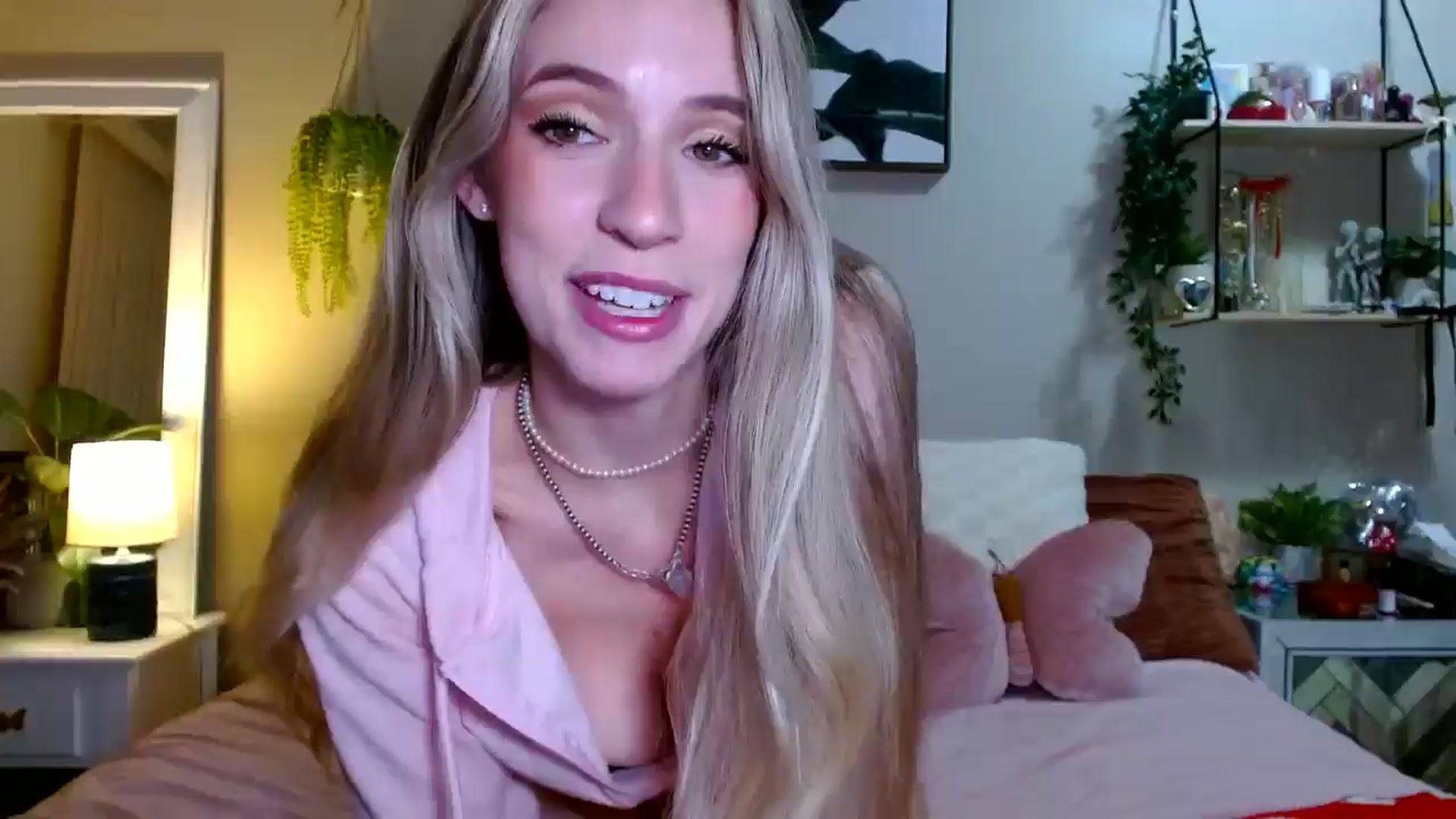 Gallery image thumbnail from Em_babyxx's myfreecams stream on, 01/13/2026, 11:45 image 10 of 20