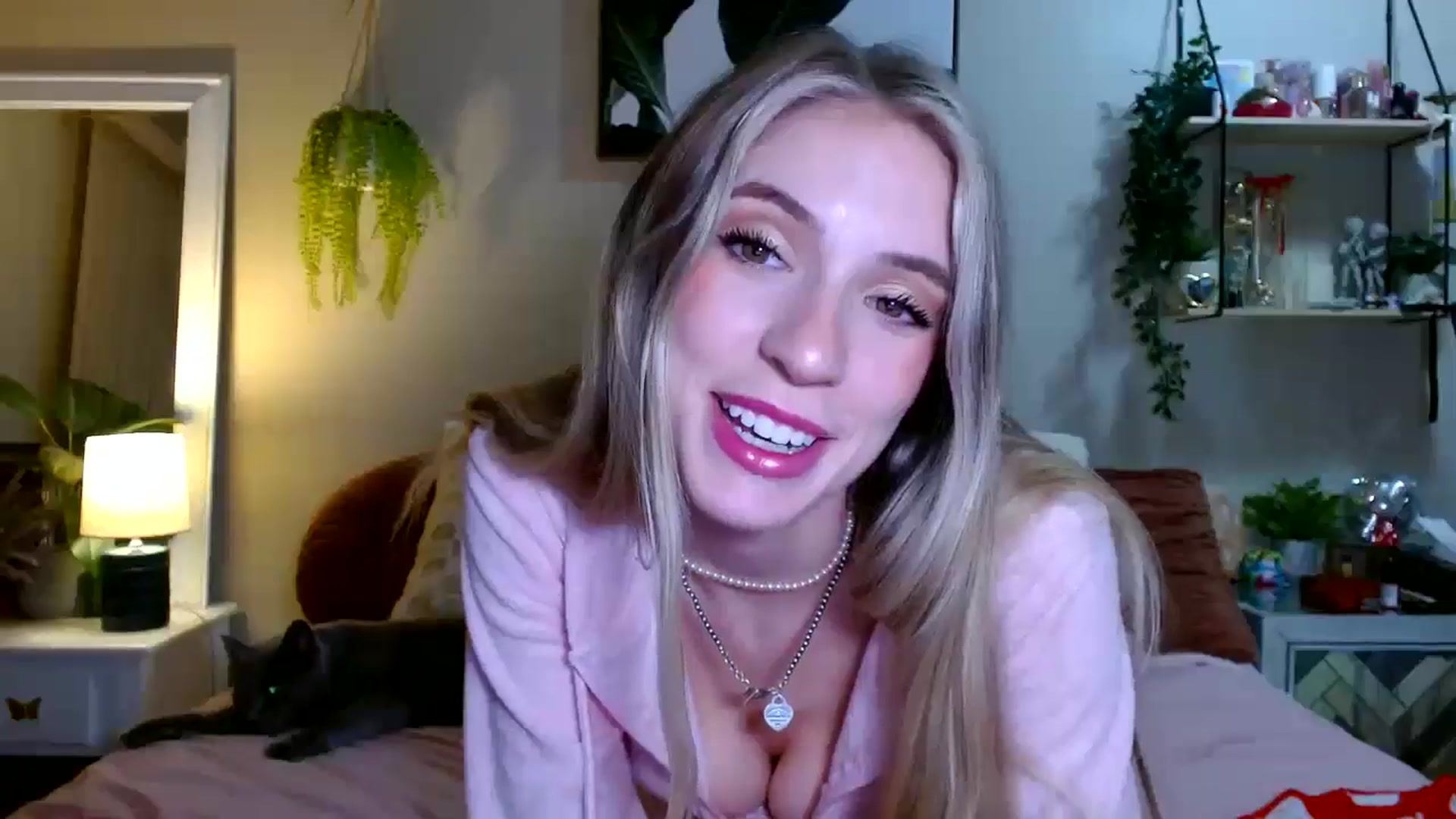 Gallery image thumbnail from Em_babyxx's myfreecams stream on, 01/13/2026, 11:45 image 15 of 20