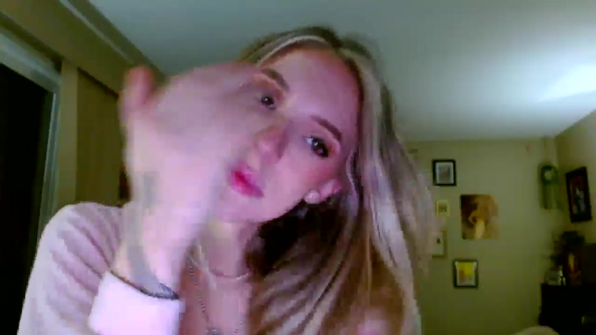 Gallery image thumbnail from Em_babyxx's myfreecams stream on, 01/13/2026, 11:45 image 9 of 20