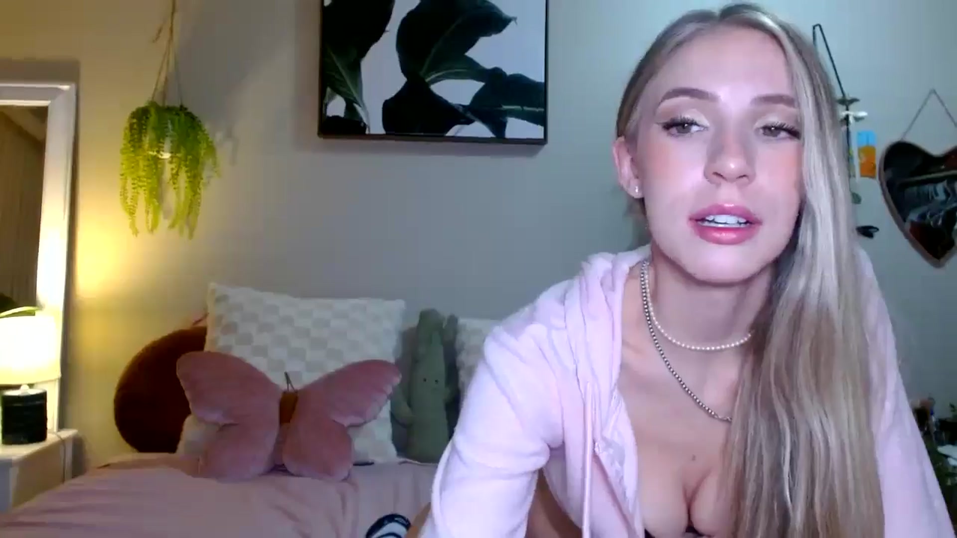 Gallery image thumbnail from Em_babyxx's myfreecams stream on, 01/28/2026, 11:01 image 4 of 20