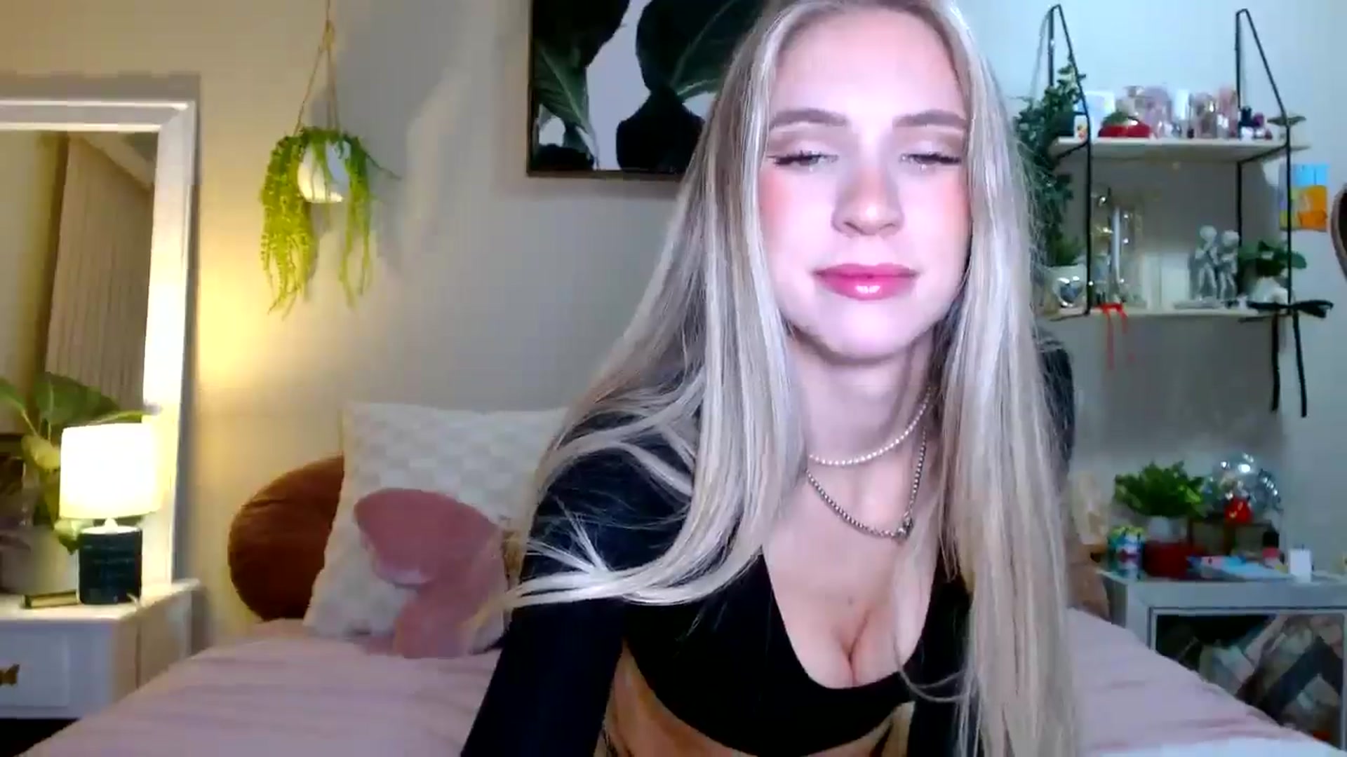 Gallery image thumbnail from Em_babyxx's myfreecams stream on, 02/09/2026, 09:41 image 8 of 20