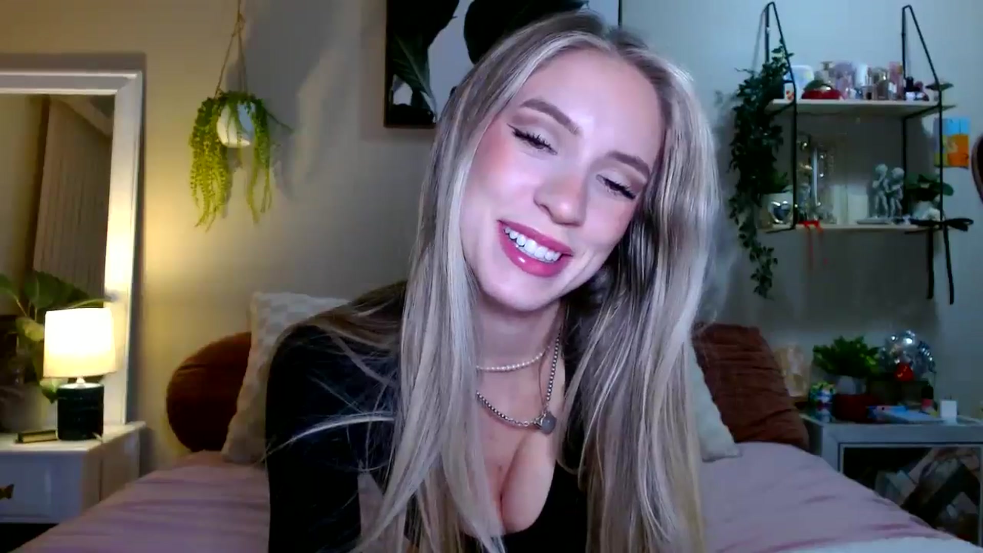Gallery image thumbnail from Em_babyxx's myfreecams stream on, 02/09/2026, 09:41 image 2 of 20