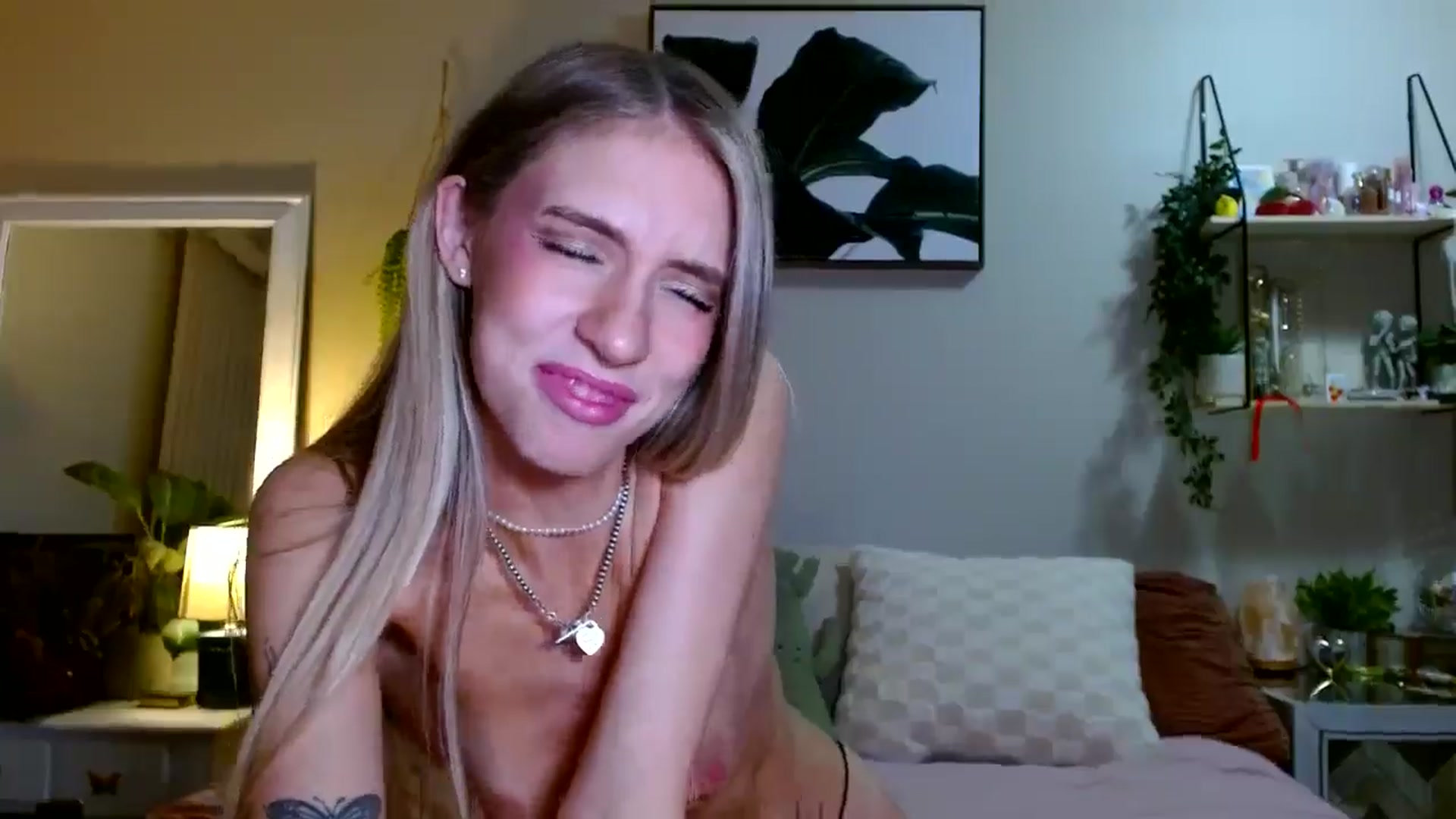 Gallery image thumbnail from Em_babyxx's myfreecams stream on, 03/19/2026, 10:04 image 6 of 20