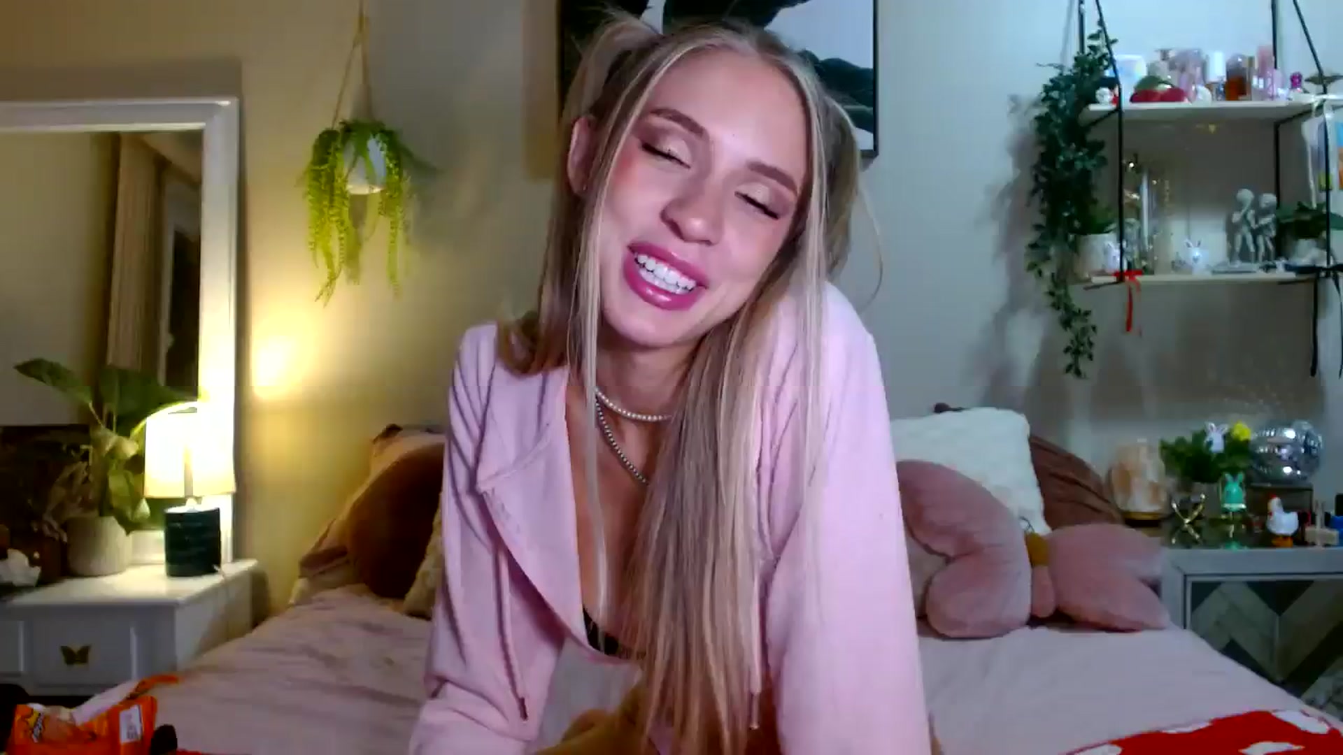 Gallery image thumbnail from Em_babyxx's myfreecams stream on, 04/02/2026, 10:54 image 1 of 20