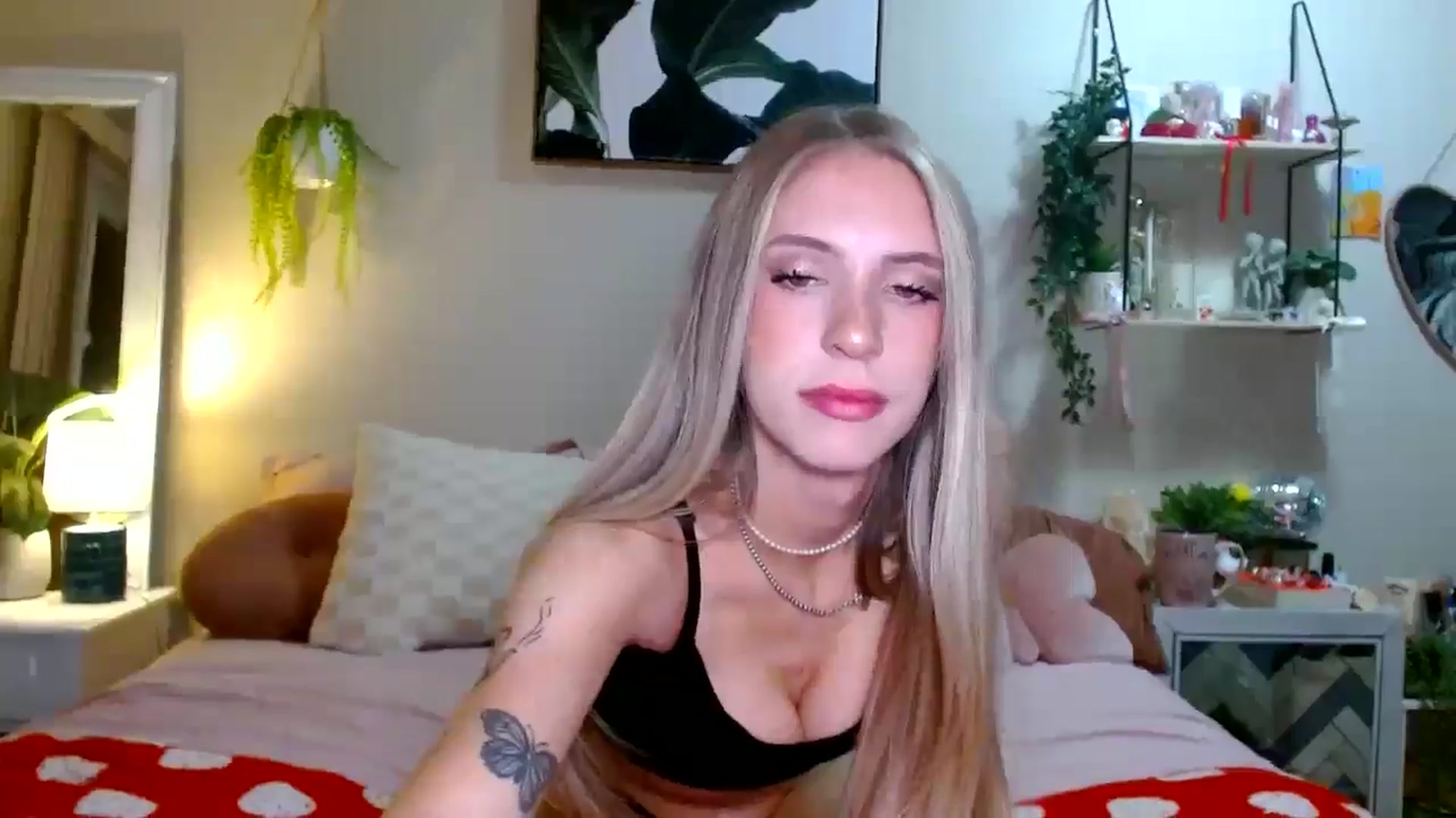 Gallery image thumbnail from Em_babyxx's myfreecams stream on, 04/19/2026, 09:36 image 15 of 20
