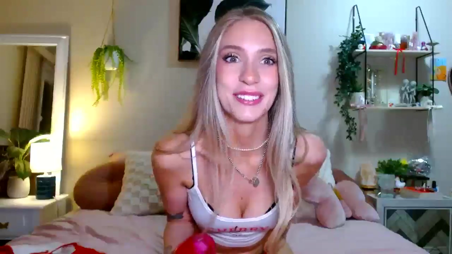 Gallery image thumbnail from Em_babyxx's myfreecams stream on, 04/22/2026, 07:33 image 16 of 20