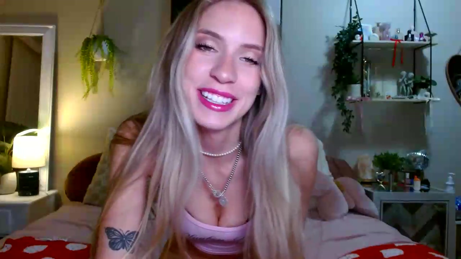 Gallery image thumbnail from Em_babyxx's myfreecams stream on, 05/16/2026, 08:22 image 7 of 20