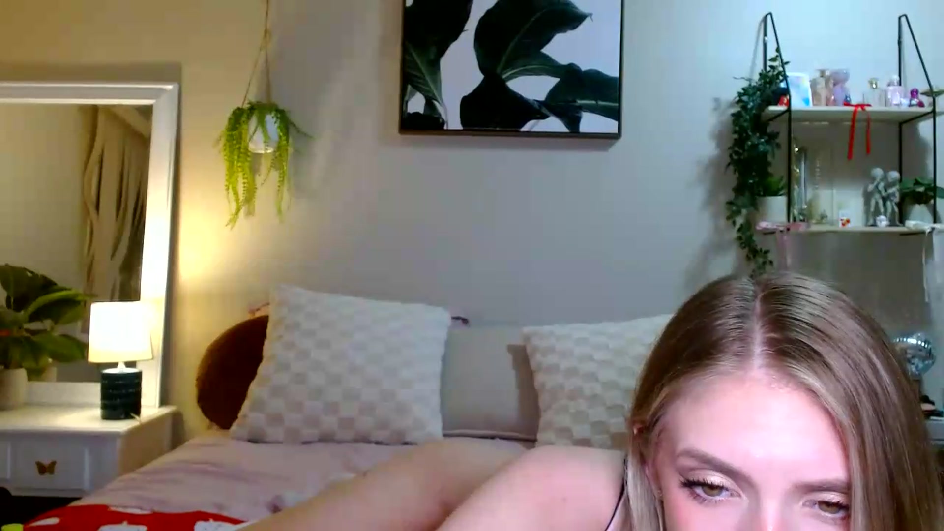Gallery image thumbnail from Em_babyxx's myfreecams stream on, 05/20/2026, 07:42 image 19 of 20